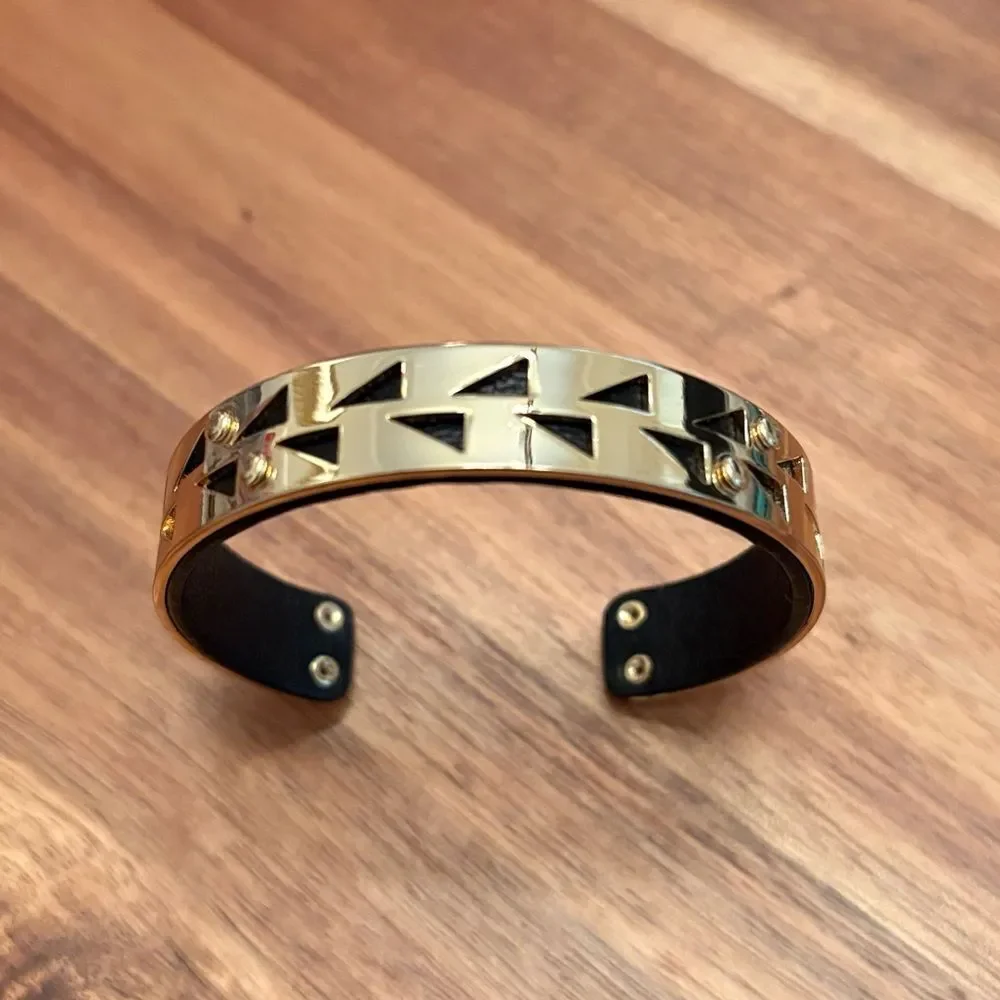 stella & dot | Addison Cuff Bracelet | 2.25” Diameter